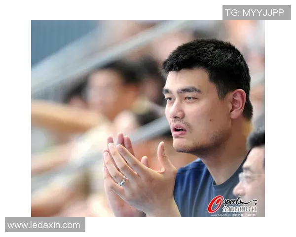 姚明与胖子朋友的欢乐时光分享生活中的幽默与温暖