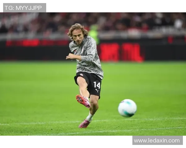 意甲精彩对决那不勒斯逆转AC米兰乌龙球成比赛转折点引发转会热议