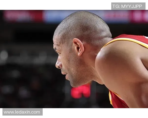 姚明与巴蒂尔的篮球情谊与传奇时刻的深度回顾与分析 姚明与巴蒂尔的篮球情谊与传奇时刻的深度回顾与分析