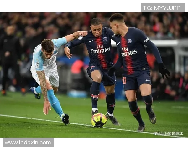 德甲激战：巴黎圣日耳曼与那不勒斯鏖战成平局绝杀瞬间引发全场沸腾