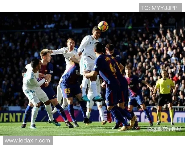 国王杯惊天冷门尤文图斯大胜巴萨引发争议判罚全场沸腾