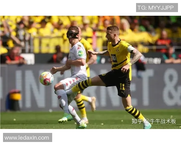 足总杯激战那不勒斯与多特蒙德平局红牌事件引发全场沸腾