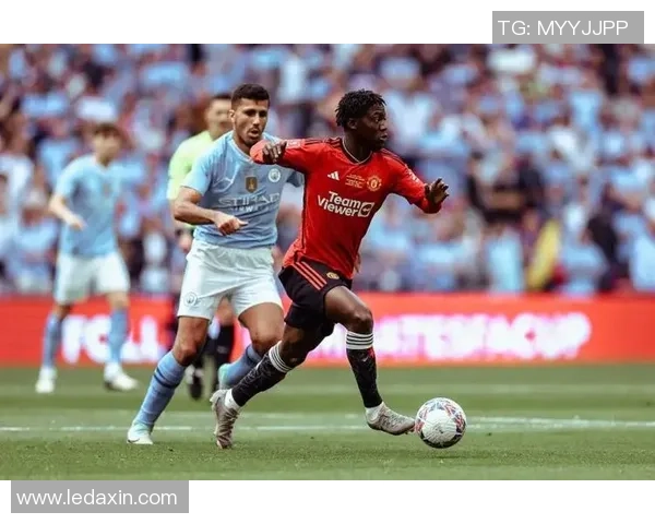 足总杯惊天逆转里昂狂胜曼城红牌争议引发全场热议