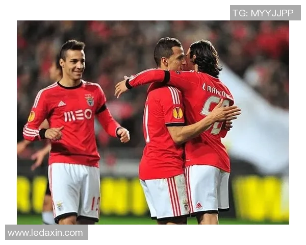 欧冠惊喜：本菲卡与那不勒斯战成平局帽子戏法引发全场狂欢