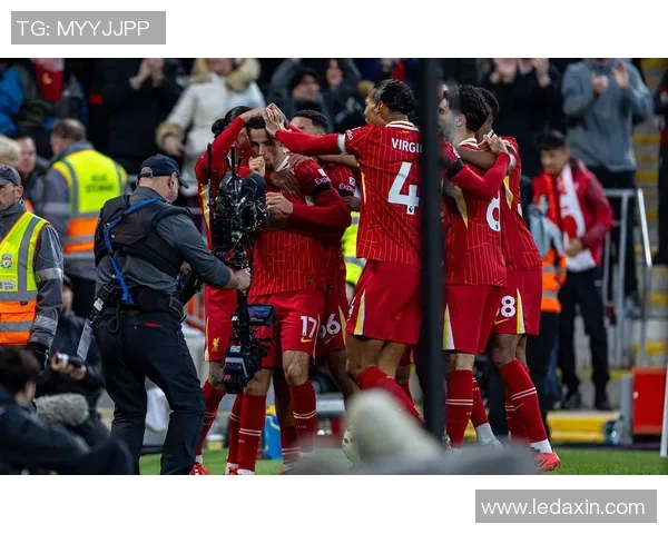 英超激战曼城逆转巴黎圣日耳曼补时绝杀引发全场狂欢战术分析揭秘