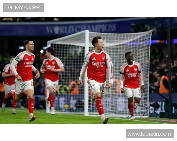 足总杯激战阿森纳逆转曼联争议判罚引发全场热议 足总杯激战阿森纳逆转曼联争议判罚引发全场热议